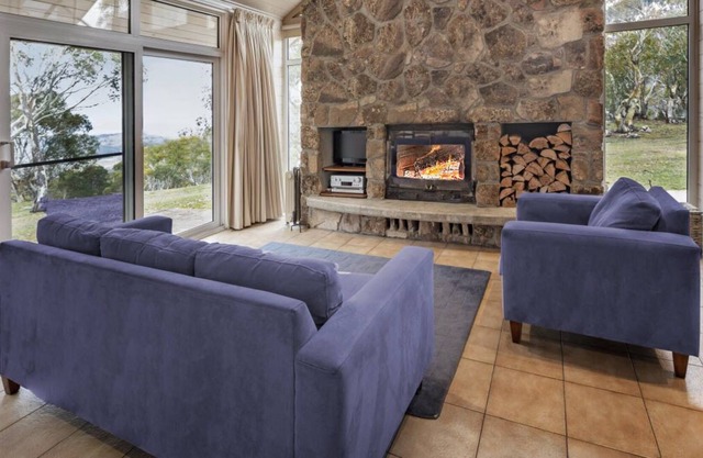 Offers a country experience with modern style and comfort.