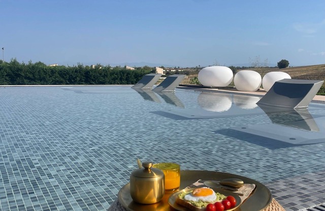OIKOS SANI SUITES
