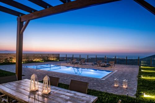 Oikos- "Your Cretan House"