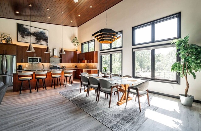 Okauchee Fairway: 4 BD | 4 BA