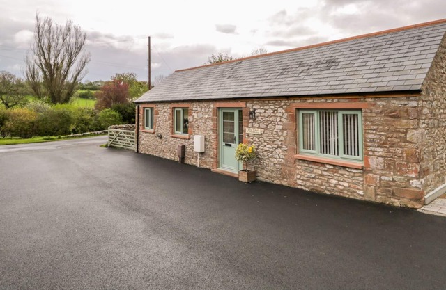 OLD COW BYRE, family friendly, with a garden in Morland