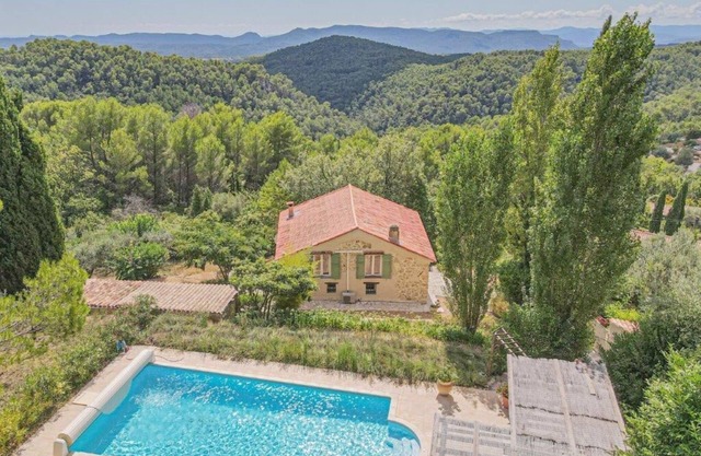 Old farm restored in Provence 5 Bedrooms Swimming Pool Ideal for families!