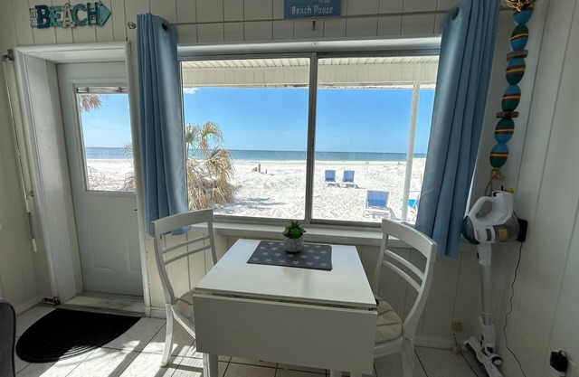 OLD FLORIDA CHARM- DIRECT BEACH FRONT COTTAGE - STEP RIGHT INTO THE SAND!