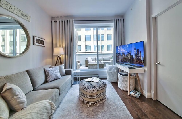 Old Port Gem + WIFI + Private Terrace