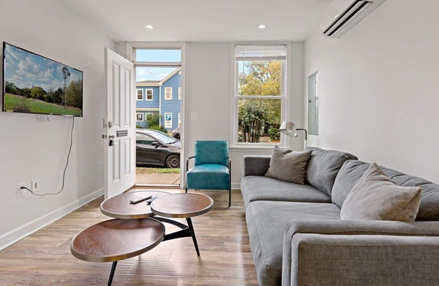 Old Town | Luxury | Walk to Metro | 2 Bedroom
