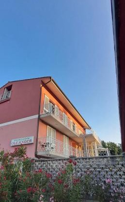 Oleander Rooms