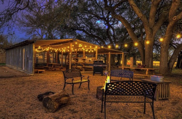 Olive St Ranch With Hottub-grill and Party Barn