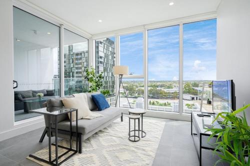 Olympic Park 1Br modern apt near train shops with pool