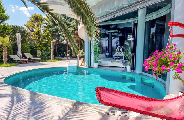 OLYMPUS RESIDENCES/Private Villas