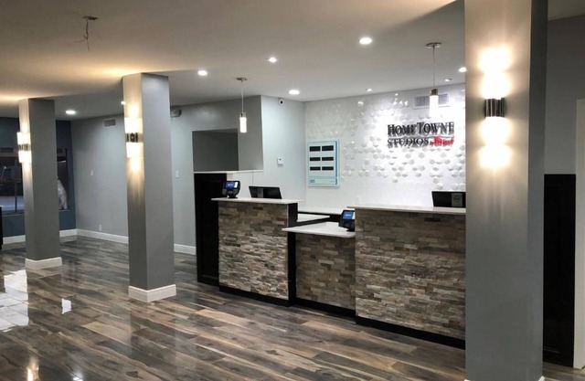 On a budget! 3 Hotel Studios Ideal for Groups with Free Parking near the Alamo