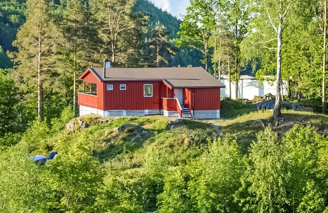 On a hill welcomes you this cozy cottage with a short way to the sea.