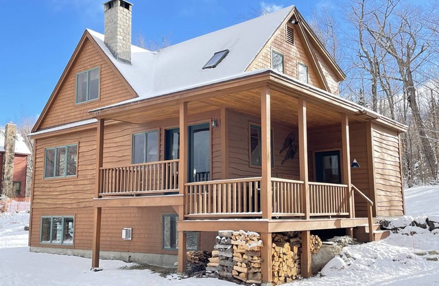 On Mountain Home, Spectacular Mountain Views, Ski to the Door