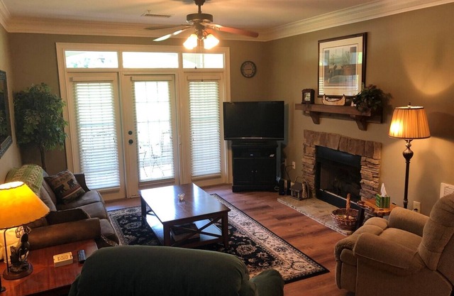 On the Green - 2 bedroom/2 bath condo overlooking the 9th green.
