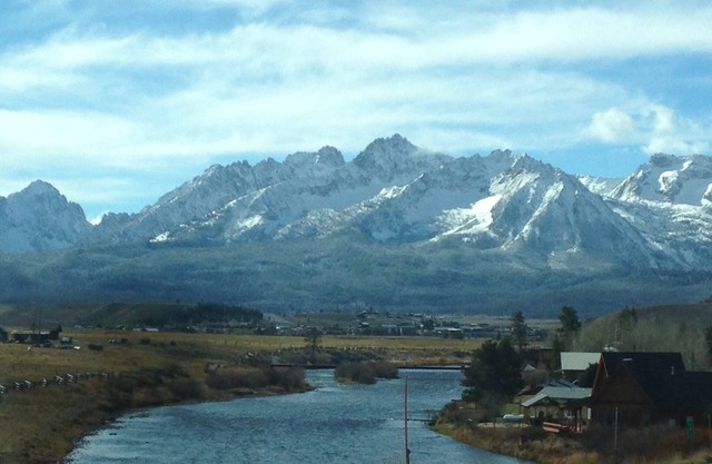 On the River! Newly remodeled 3 bedroom Log Cabin Located Near Stanley Idahon