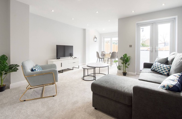 One Bed Apartment with Garden and Parking