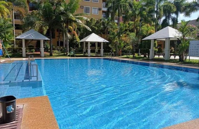 One bed fully furnished Condo with lovely pool. 10 mins from downtown Davao.