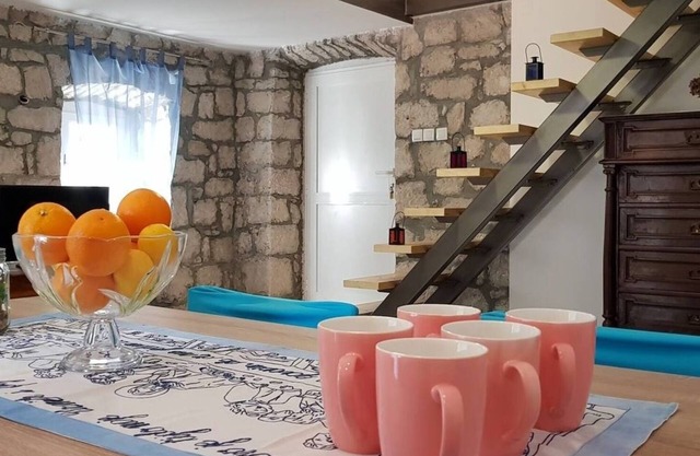 One bedroom apartment (pet friendly) Prožura, Mljet (A-22331-a)