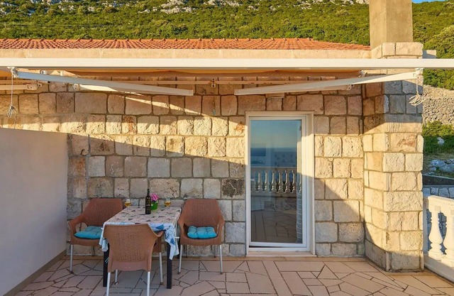 One bedroom apartment with terrace and sea view Maranovići, Mljet (A-22339-a)
