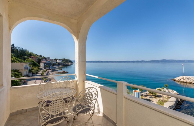 One bedroom apartment near beach Drašnice, Makarska (A-2670-a)