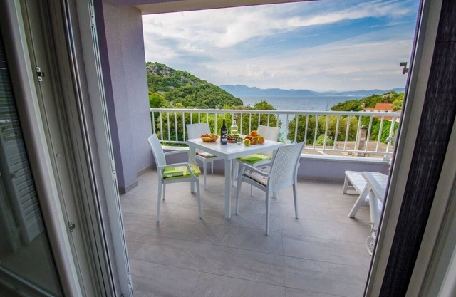 One bedroom apartment near beach Cove Osobjava, Pelješac (A-21927-b)