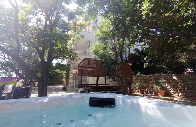 One bedroom apartment near beach Vidalići, Pag (A-18936-a)