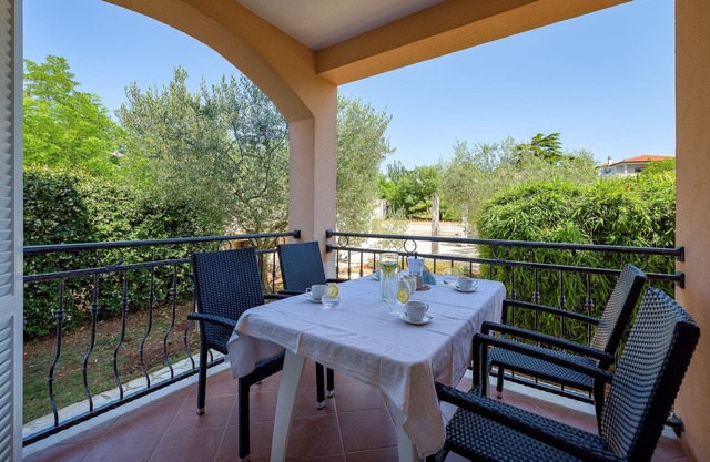 One bedroom apartment with terrace Bašanija, Umag (A-3402-b)