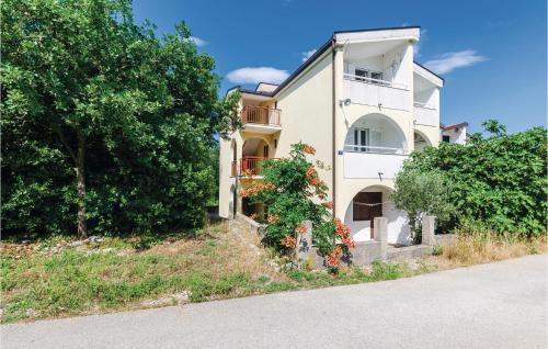 One-Bedroom Apartment In Hodilje