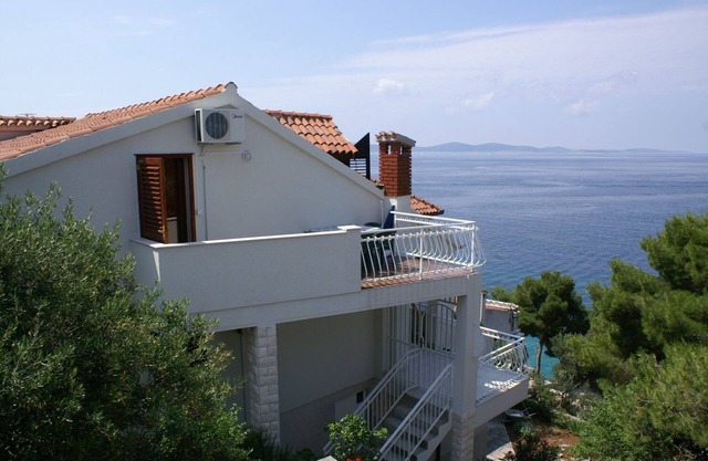 One bedroom apartment near beach Tribunj, Vodice (A-2993-a)