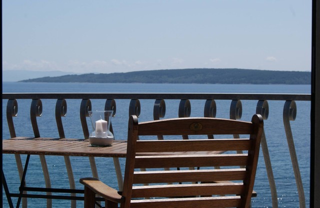 One bedroom apartment near beach Zavala, Hvar (A-553-d)