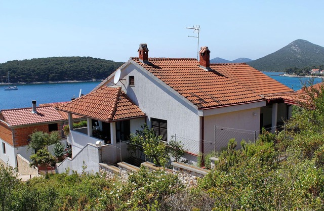 One bedroom apartment near beach Brgulje, Molat (A-6243-a)