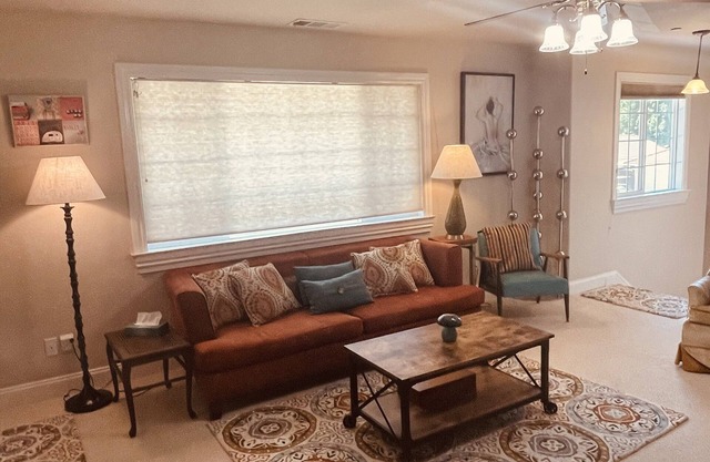 One bedroom apartment w/private entrace