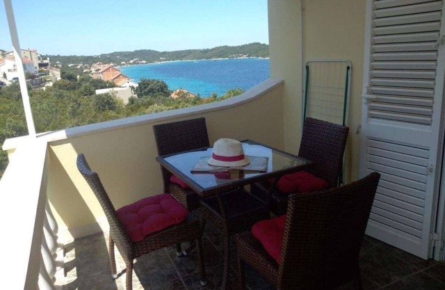 One bedroom apartment with balcony and sea view Kneža, Korčula (A-23421-b)