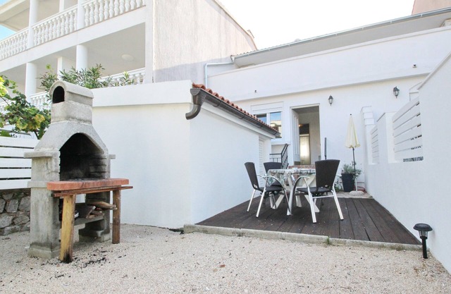 One bedroom apartment with terrace Baška, Krk (A-19215-b)