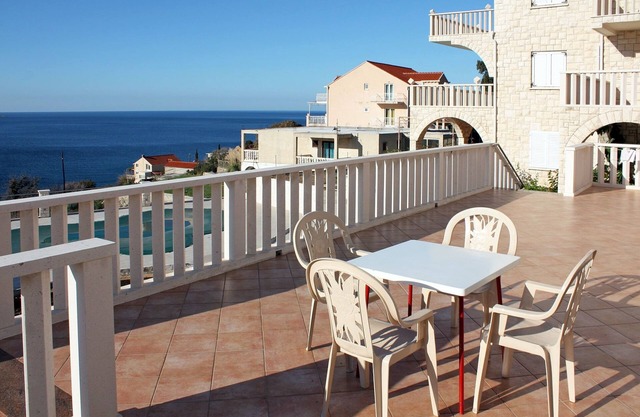 One bedroom apartment with terrace and sea view Soline, Dubrovnik (A-4762-a)