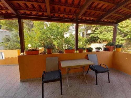 One-bedroom apartment with terrace