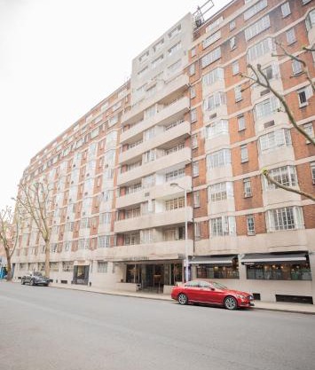 One bedroom at Chelsea cloister Hotel