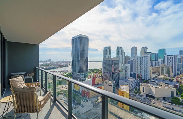 One Bedroom Suite in Gale Hotel Miami City Views