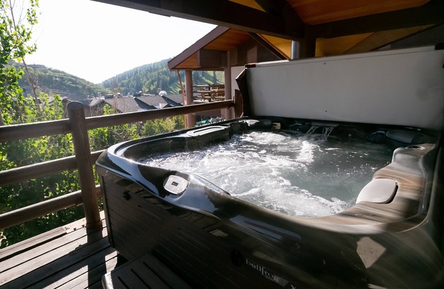 One Bedroom Townhouse with Hot Tub 1 Apartment Hotel by RedAwning