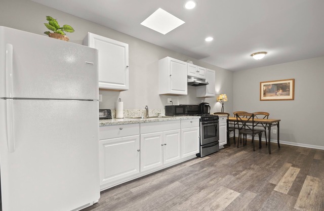 One Bedroom With Living Room Downtown Glendora