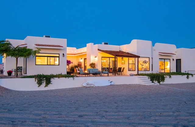 One-of-a-Kind La Oficina Oceanfront/Laguna Shores