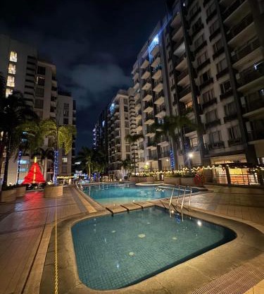 One Palm Tree Villas Studio w fast WiFi, across from NAIA Terminal 3