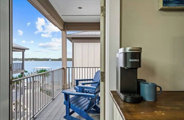 One Q-ute Cottage : Beach and Bay Retreat w/Pool