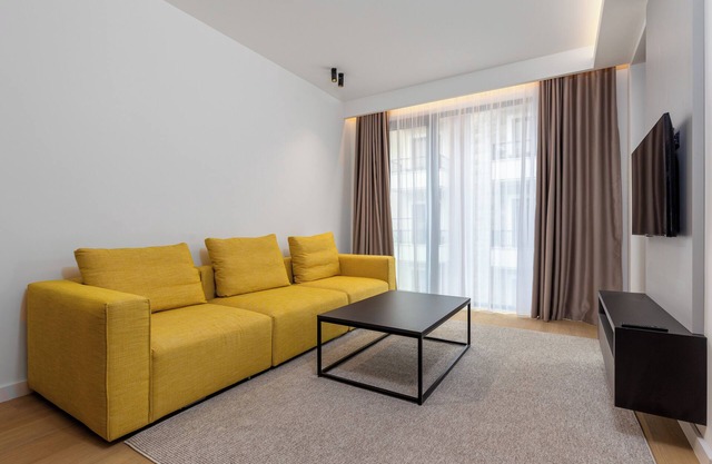 Onia Spacious Studio 12