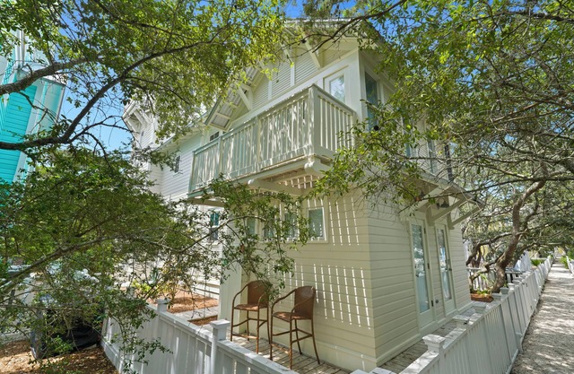 Only 381 Ft. to Beach in Seaside & 1 Block to Town, New Build + 2 Bikes