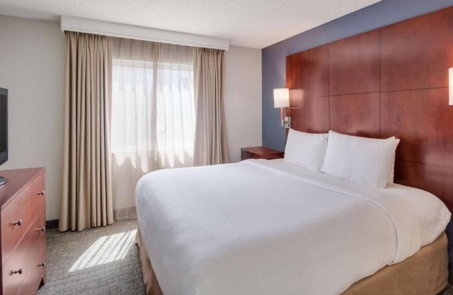 Only a 10 Minute Drive to John Wayne Airport! Hotel with Pets Allowed & Parking