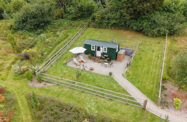 ONNEN, pet friendly, with open fire in Aberaeron