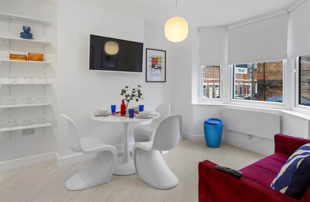 OnPoint -3 Bed House - Parking