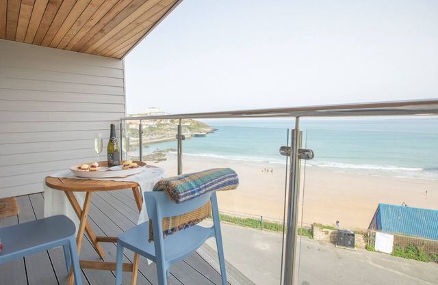 Onshore 6 - Newquay Towan Beach View