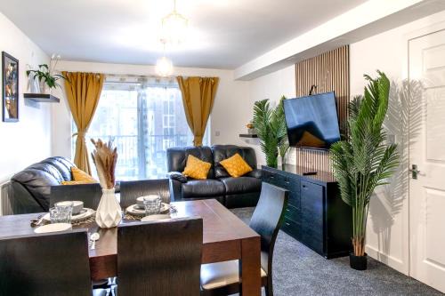 Open Mind Property - Luxury Apartment Near Hospital & Underground Free Parking for 2 Vehicles