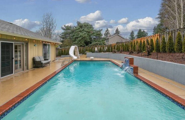 Open & Spacious Resort w Hot tub ★ Basketball Court ★ Pingpong